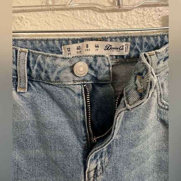 Jeans are cropped at the ankle and wide in the waist. - Picture 3 of 9